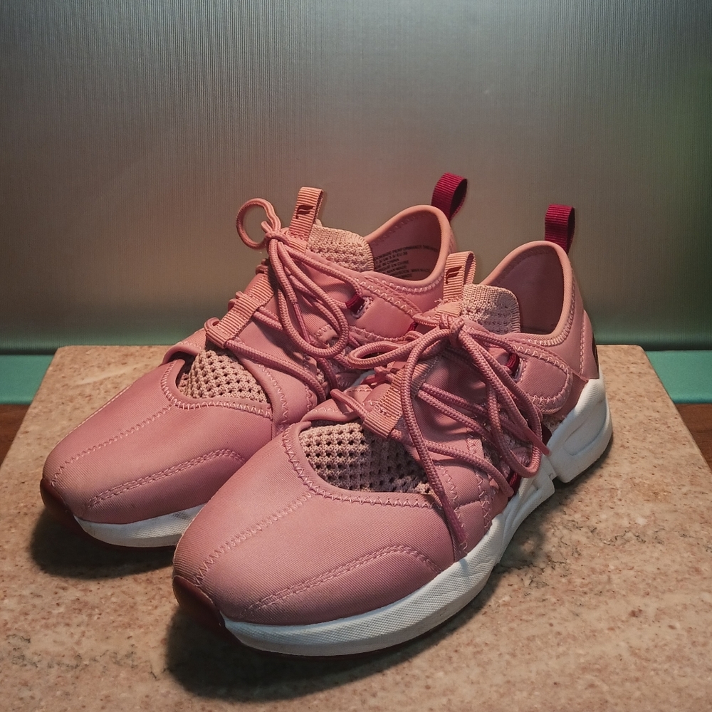 Brookside Fabletics Women's Size 7.5 Pink White Shoes